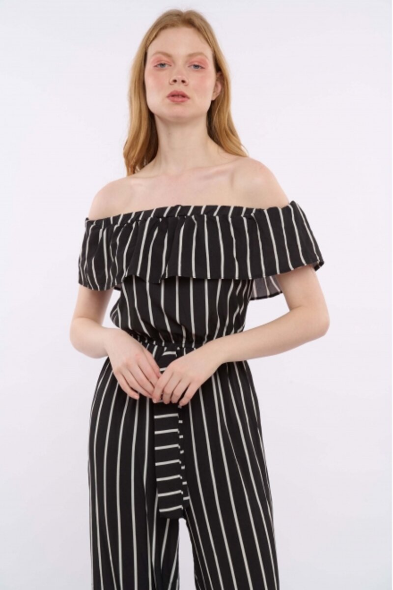 JUMPSUIT WITH STRIPE AND RIBBON IN THE MIDDLE