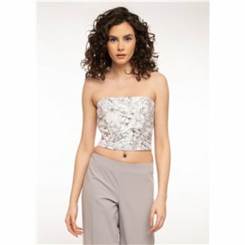 CROP TOP WITH UNCOVERED SHOULDERS