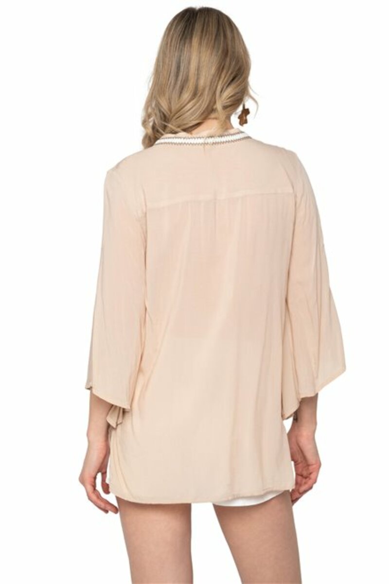 BLOUSE WITH MIDI SLEEVE AND V-NECK WITH EMBROIDERY ON THE SHOULDER