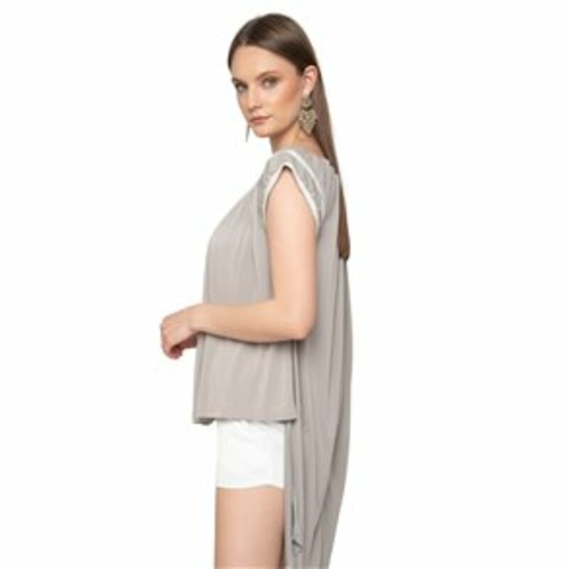 ASYMMETRIC BLOUSE WITH DETAIL ON THE SHOULDER