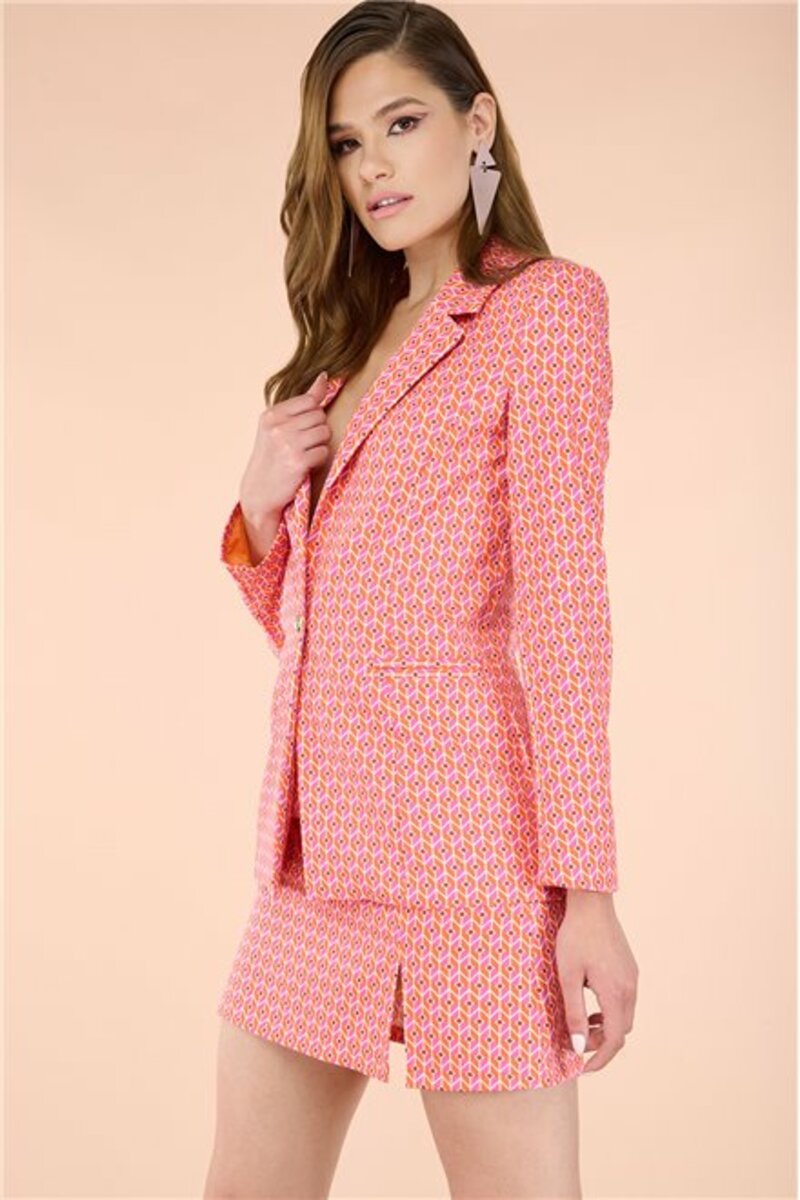 PRINTED BLAZER WITH COLLAR AND LONG SLEEVES.BUTTON FASTENING AT THE FRONT