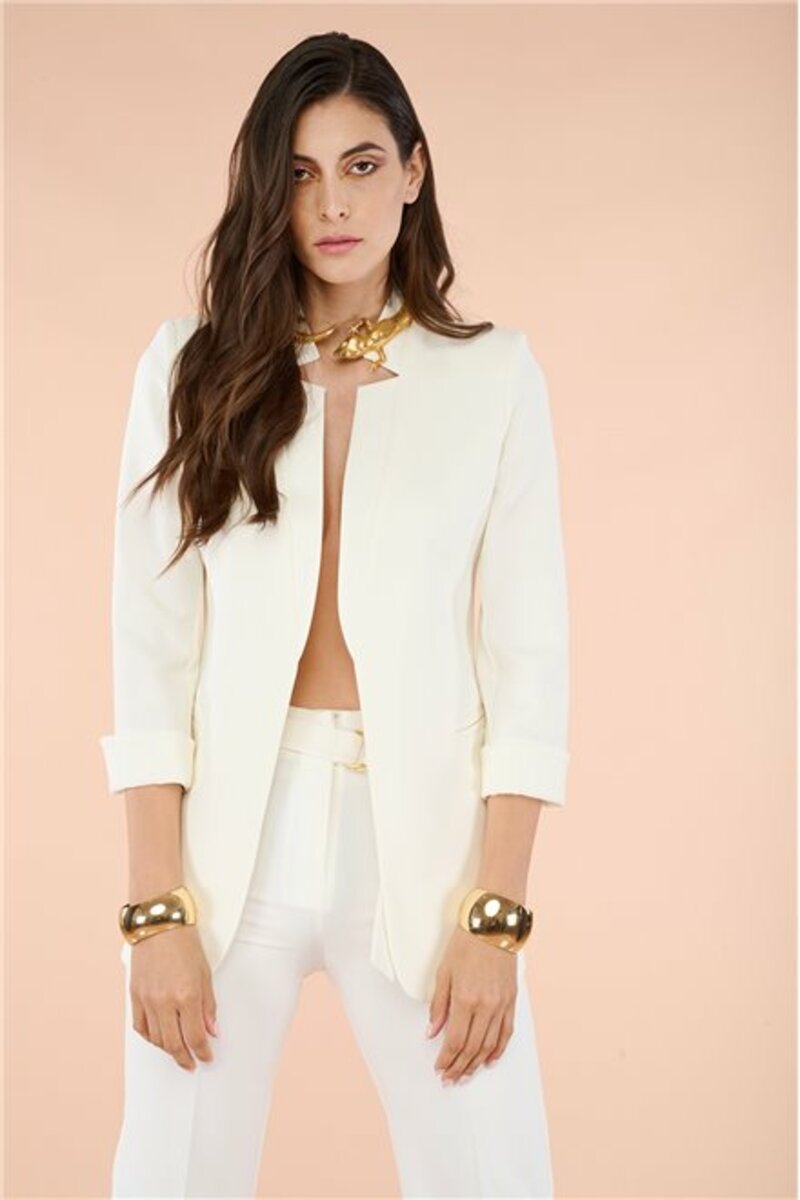 BLAZER WITH COLLAR.FRONT POCKETS AND LONG SLEEVES