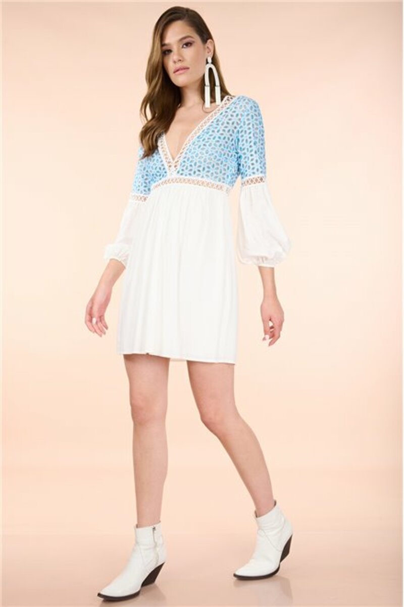 MINI DRESS WITH V NECK AND LONG SLEEVES.LIGHT BLUE DETAIL ON THE TOP