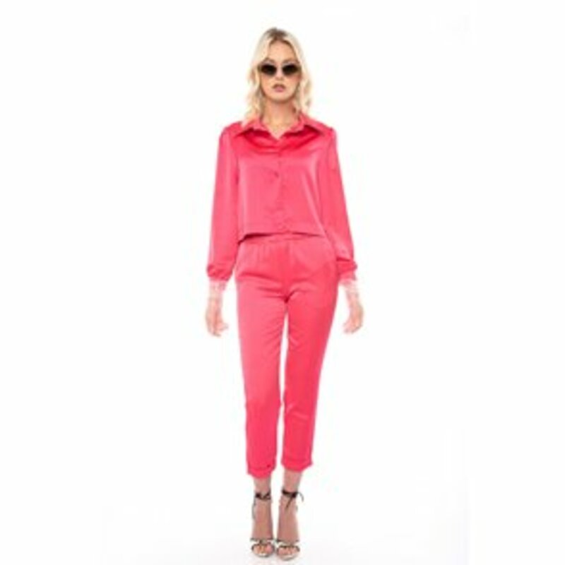 SATIN COLLARED SHIRT WITH LONG SLEEVES.BUTTON-UP FRONT.SATIN TROUSERS WITH FRONT POCKETS