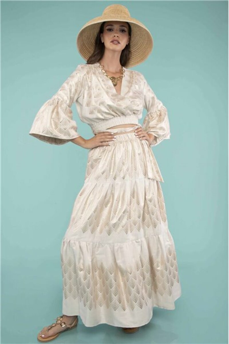 Cropped blouse in two colors, with V neckline, belt and ruffled sleeves