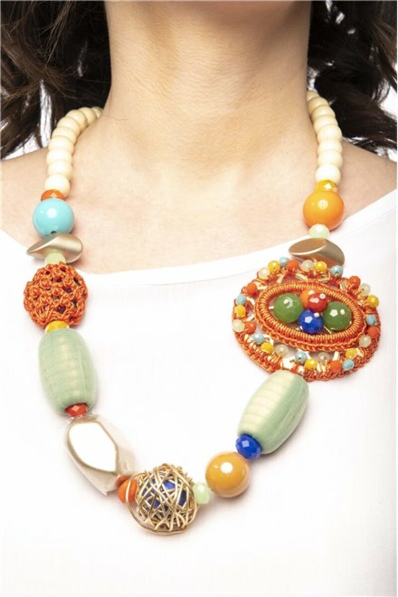 NECKLACE WITH STONES