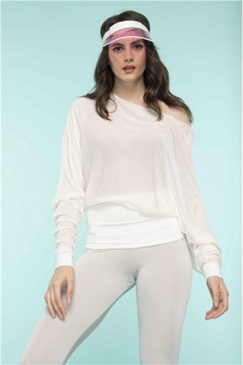 Long-sleeved blouse with white-haired blouses