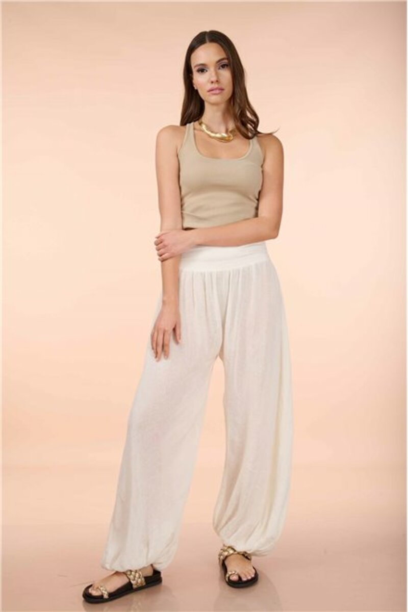 Airy pants with elastic at the end