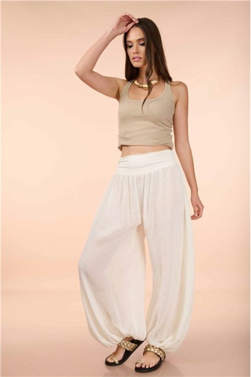 Airy pants with elastic at the end