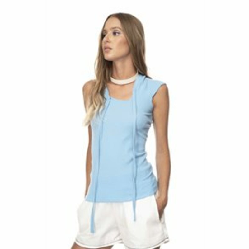 Sleeveless blouse with laces