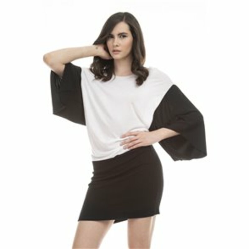 Two-tone mini dress with wide sleeves