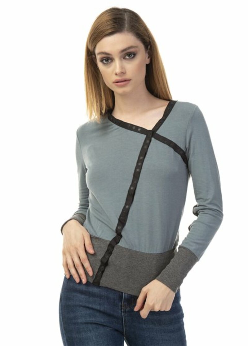 Long sleeve blouse with front opening