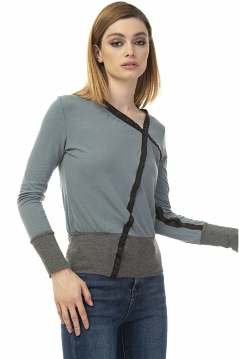 Long sleeve blouse with front opening