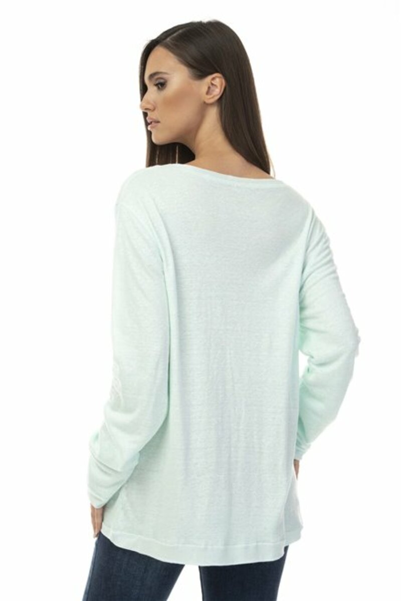 Long sleeve blouse with a smiley neckline