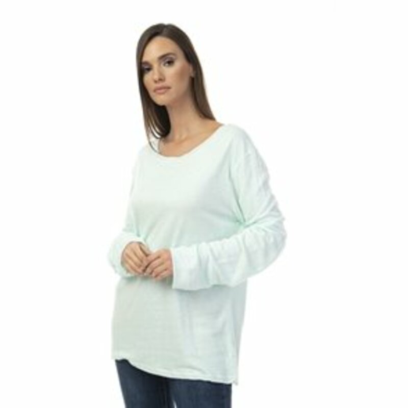 Long sleeve blouse with a smiley neckline