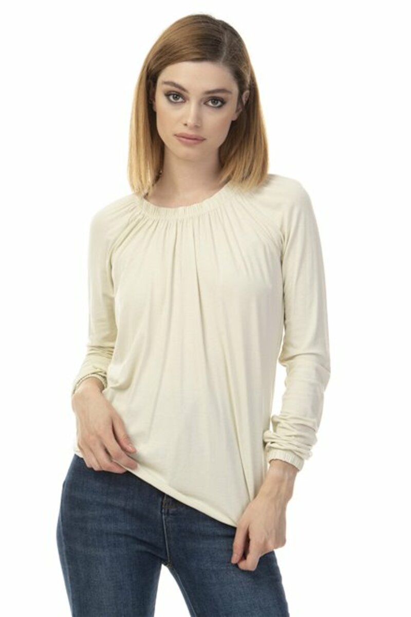 Long-sleeve blouse with frills on the neck and sleeves