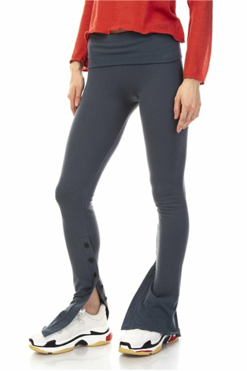 Leggings with openings at the bottom