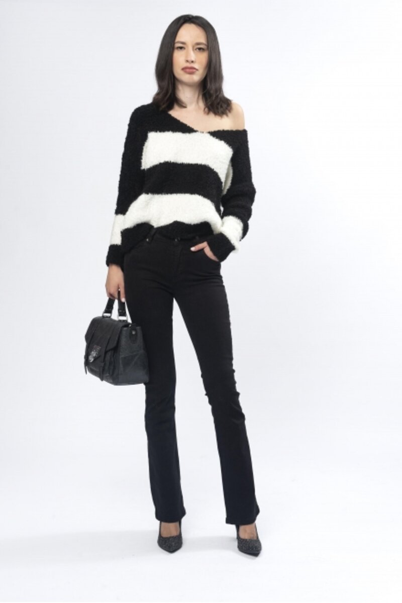 KNITTED BLOUSE WITH V-NECK AND STRIPES