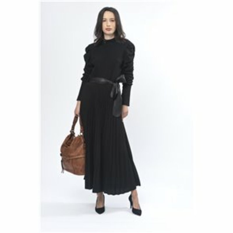 LONG SKIRT WITH LEATHER BELT