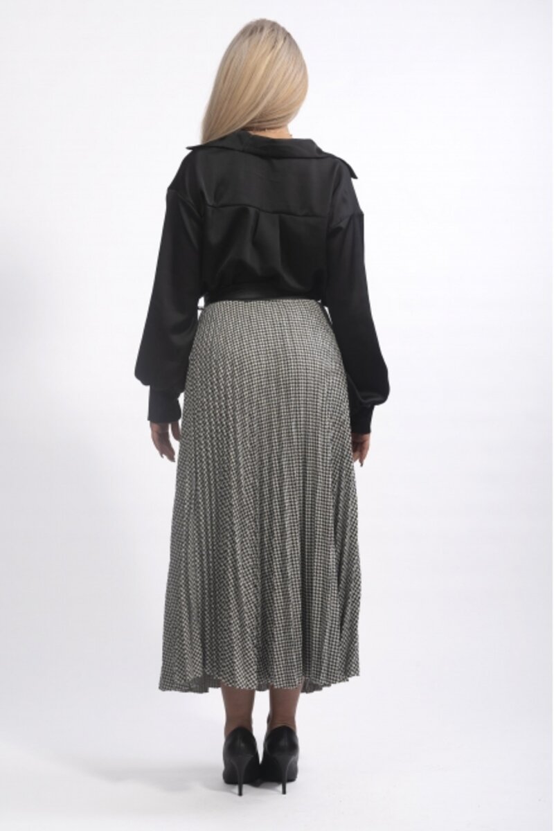 LONG SKIRT WITH WHITE SQUARES AND LEATHER BELT