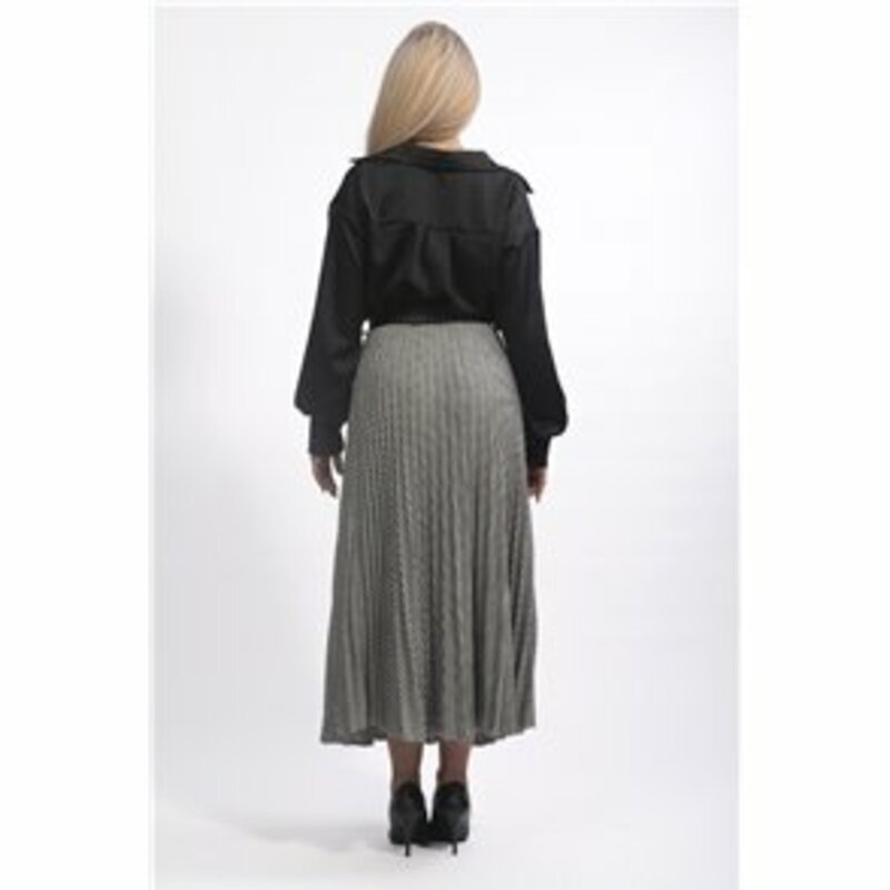 LONG SKIRT WITH WHITE SQUARES AND LEATHER BELT