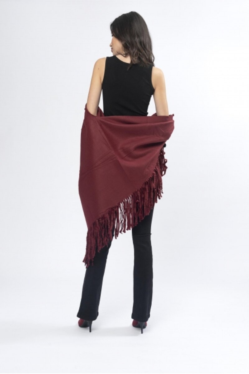 WOOLEN SCARF WITH FRICTIONS AND OPENING
