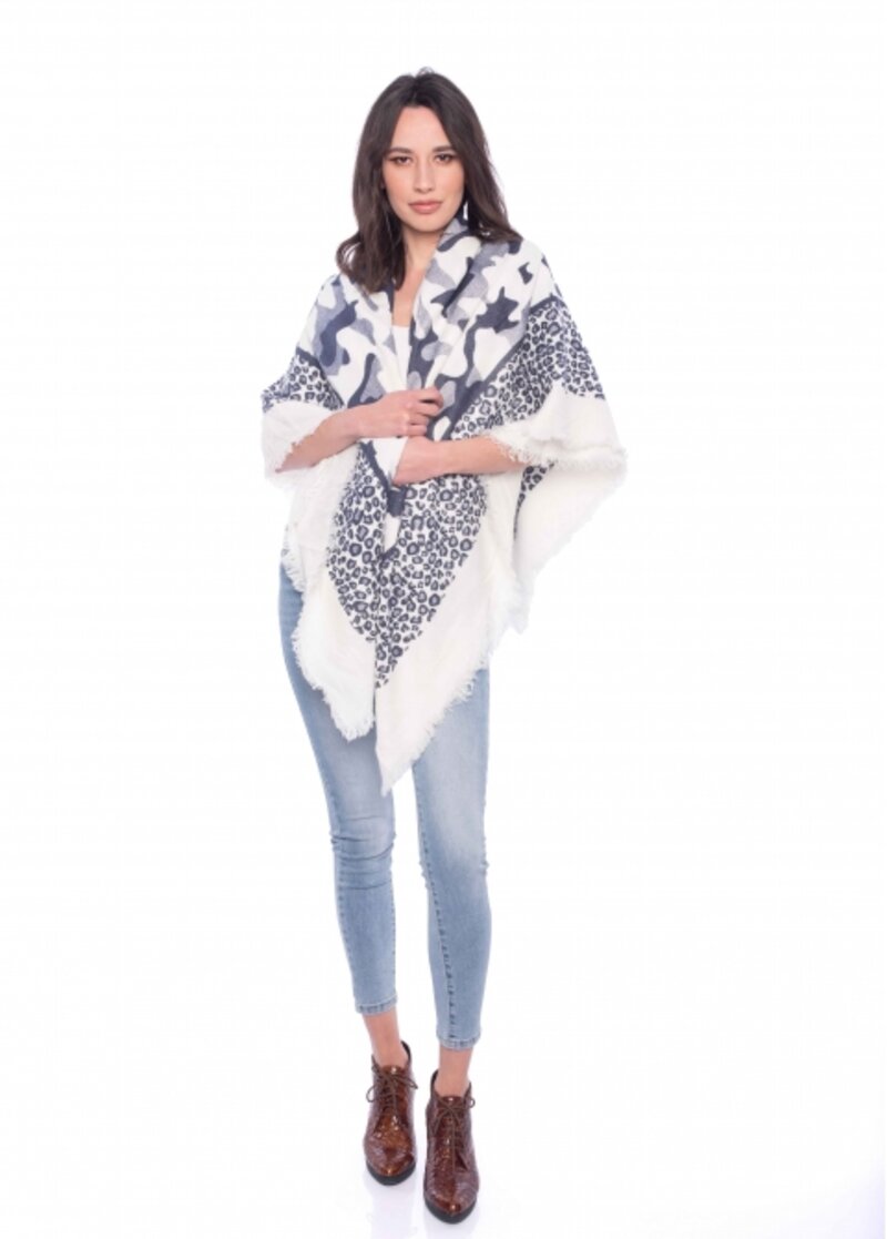 WOLLEN SCARF WITH BLUE ANIMAL PRINT DESIGN