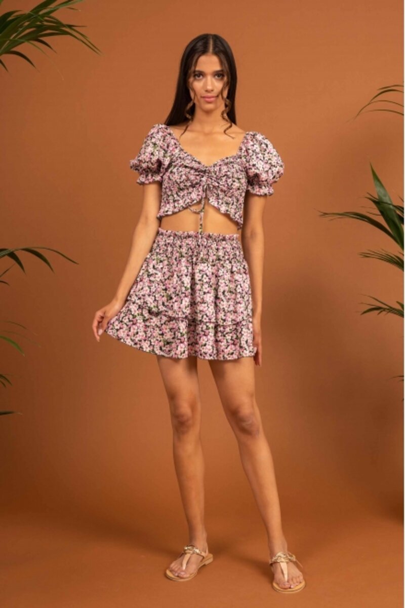 SET WITH SHORT BLOUSE AND MINI SKIRT WITH RUFFLES AND FLOWERS