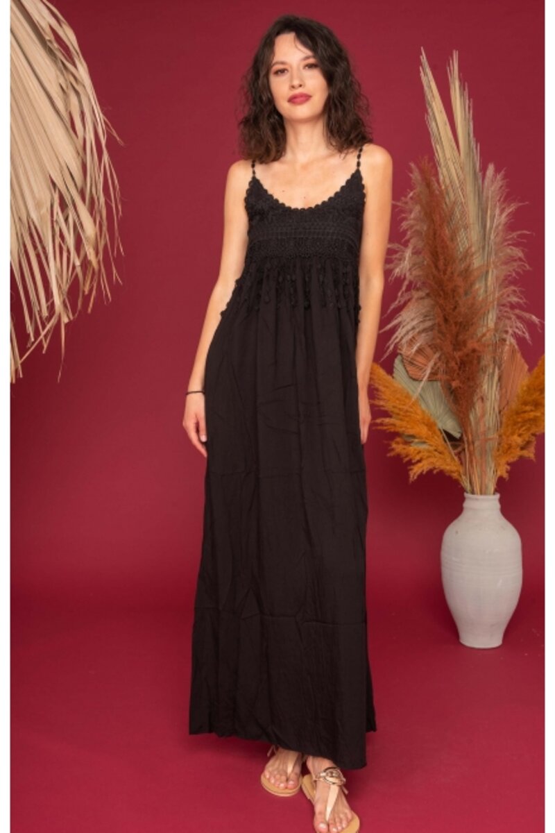 LONG DRESS WITH EMBROIDERY ON THE DECOLLETAGE
