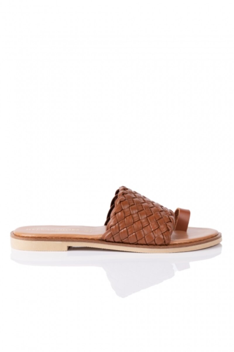 KNITTED FLAT LEATHER SANDALS WITH POSITION FOR THE FINGER