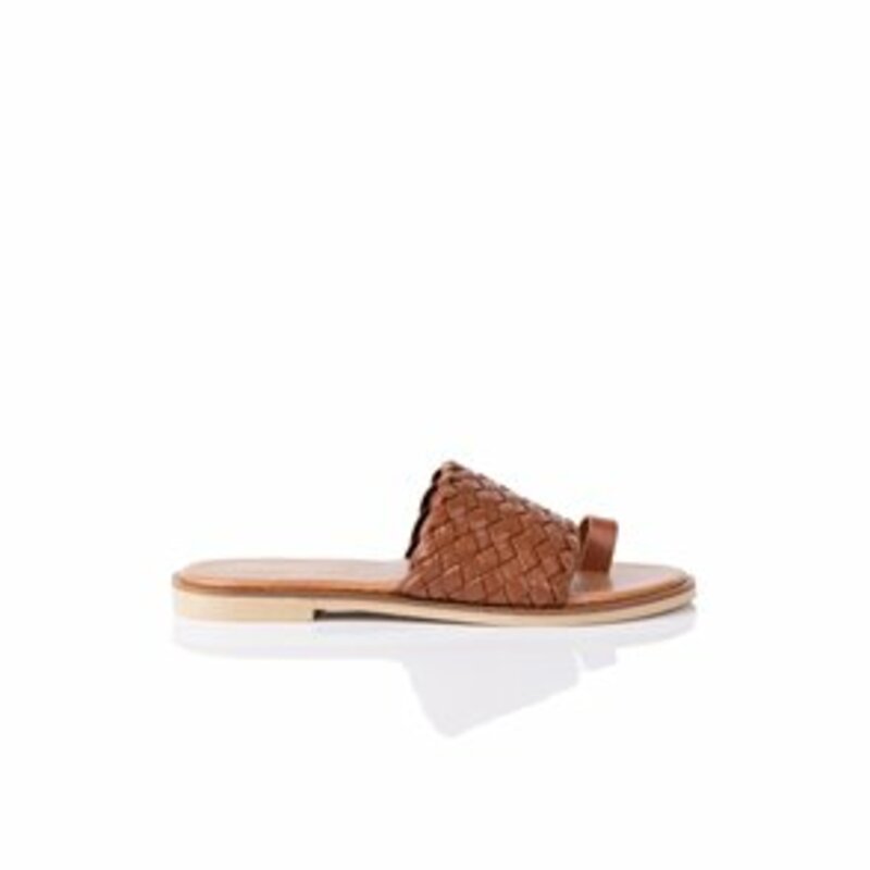 KNITTED FLAT LEATHER SANDALS WITH POSITION FOR THE FINGER