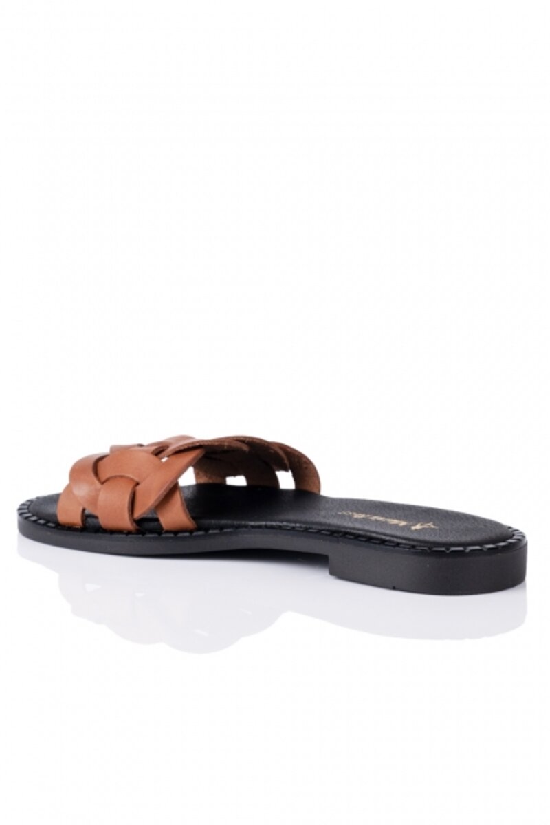 LEATHER FLAT SANDALS WITH KNITTED STRAPS ON TOP