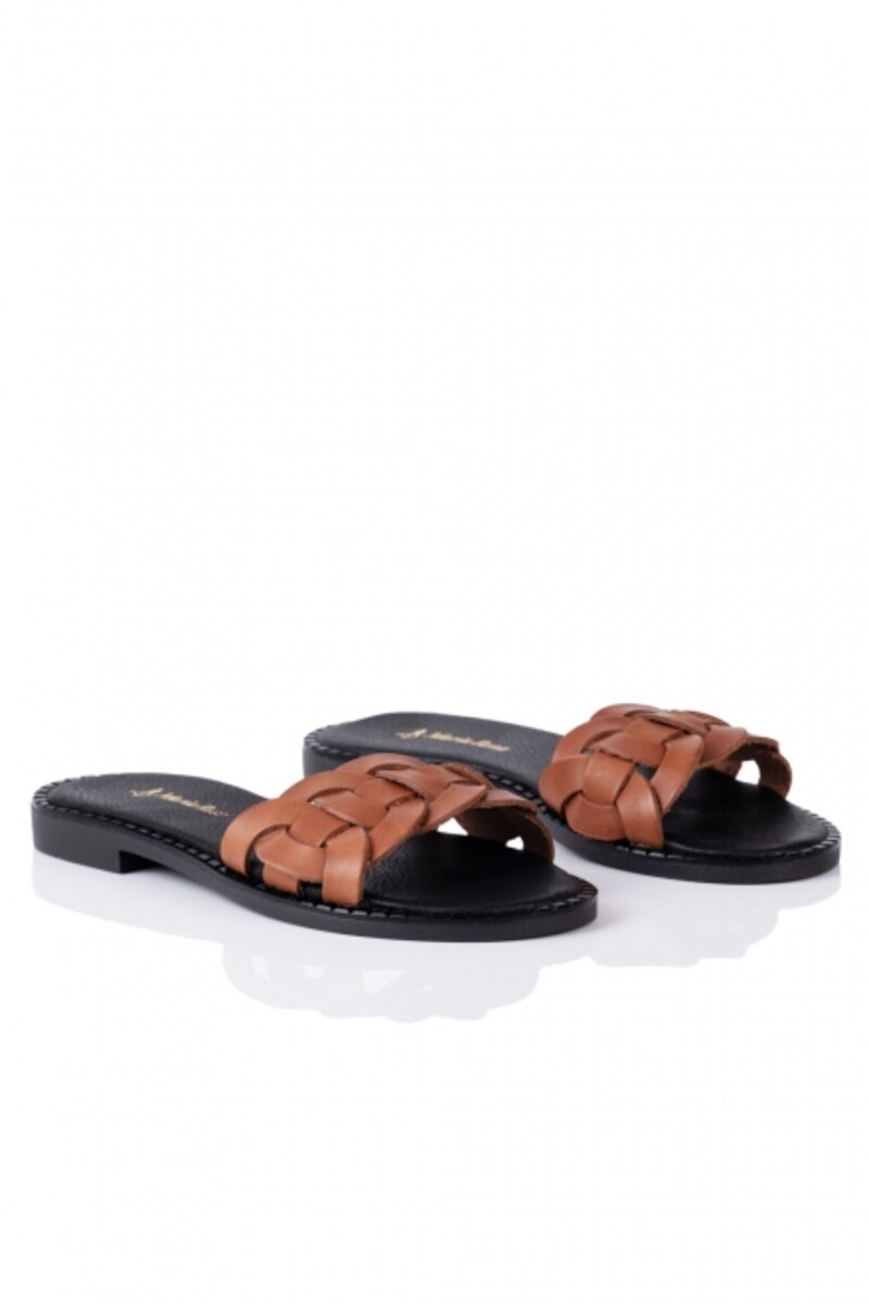 LEATHER FLAT SANDALS WITH KNITTED STRAPS ON TOP
