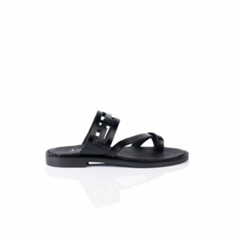 LEATHER FLAT SANDALS WITH POSITION FOR THE FINGER AND STRAP WITH DESIGN