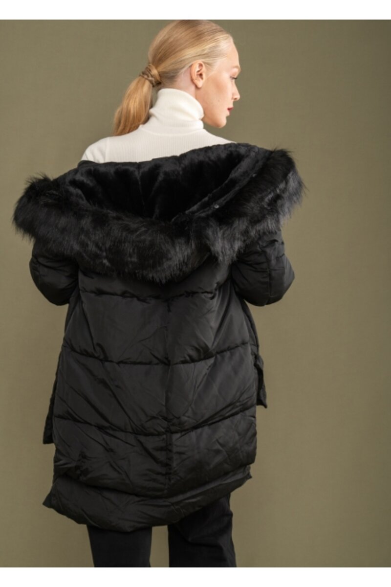 JACKET WITH LONG SLEEVE AND HOOD WITH FUR