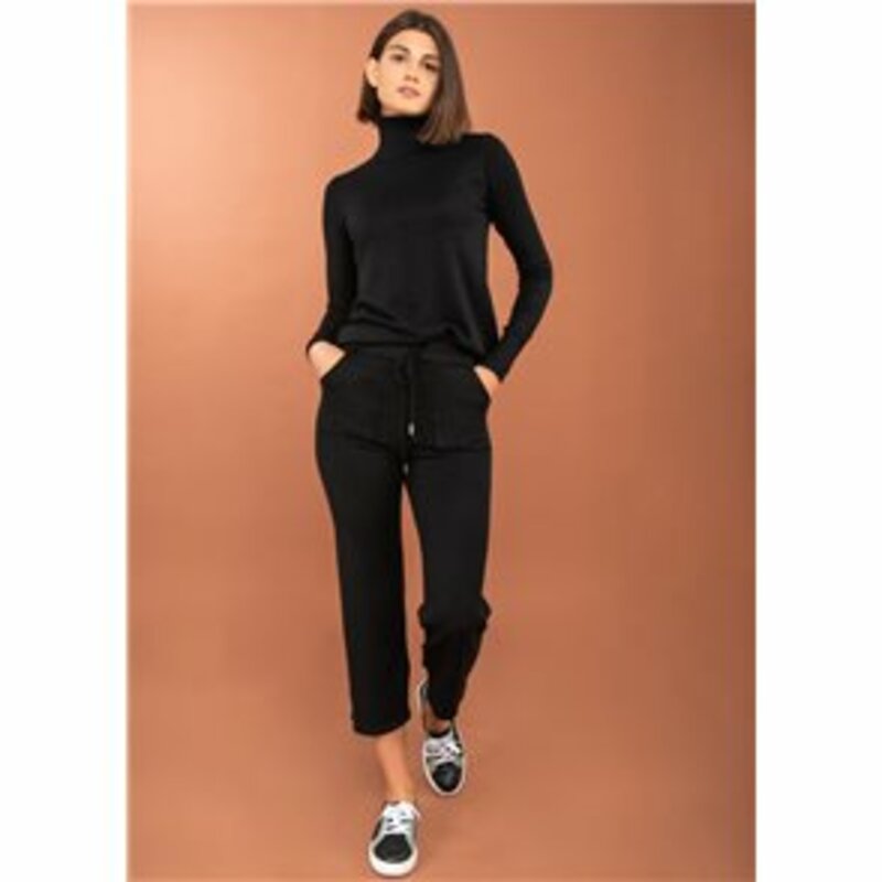SET OF WOOL SPORT BLOUSE WITH LINE IN THE MIDDLE AND SPORTS COTTON TROUSERS