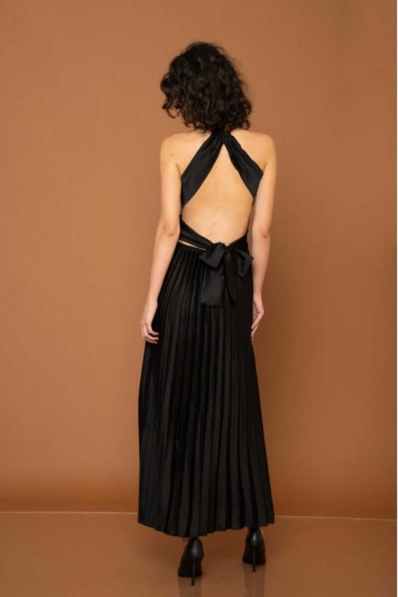 LONG DRESS WITH OPENING IN THE BACK AND FRILL AT THE BOTTOM