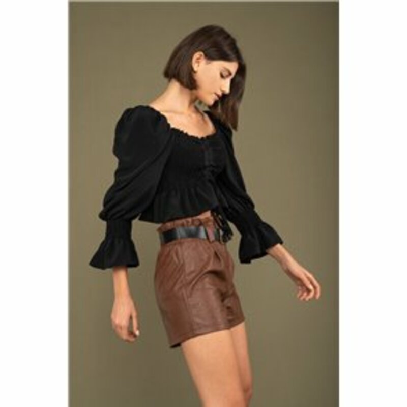 SHORT BLOUSE WITH FRILL TO THE DECOLLETAGE
