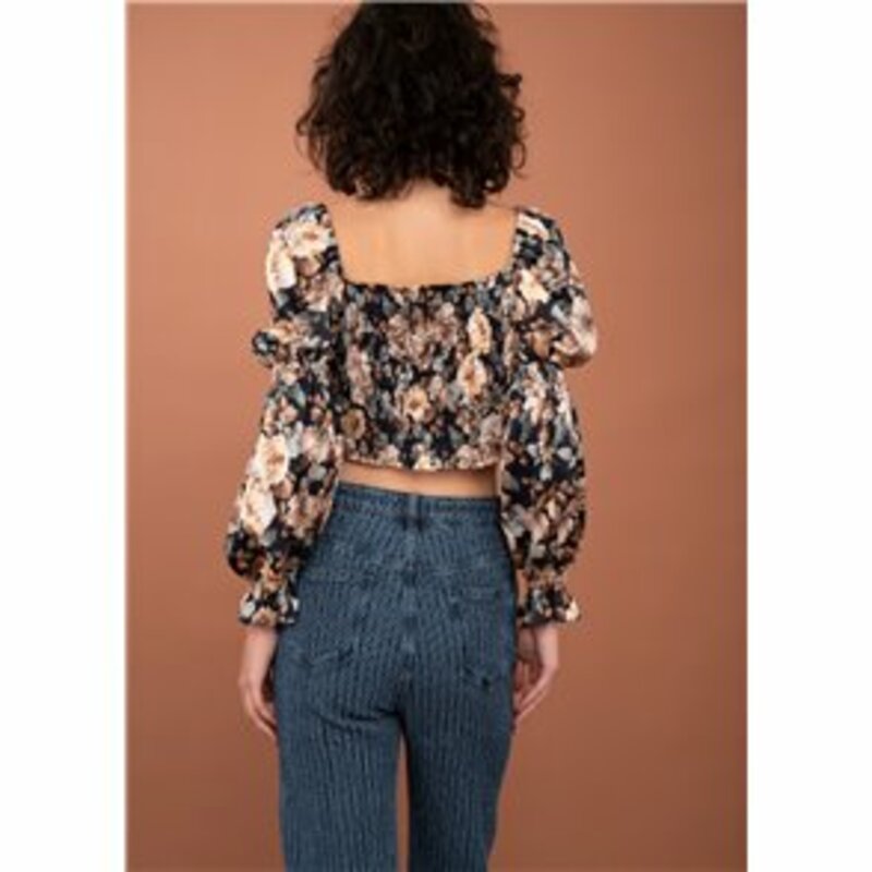 SHORT BLOUSE WITH FRILL ON THE SHOULDERS AND DESIGN WITH FLOWERS