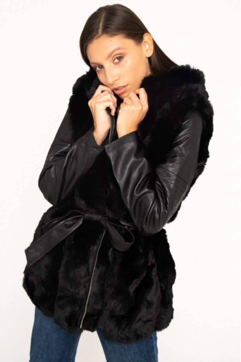 LEATHER JACKET WITH EXTERIOR FUR AND LEATHER SLEEVES WITH MATCHING BELT