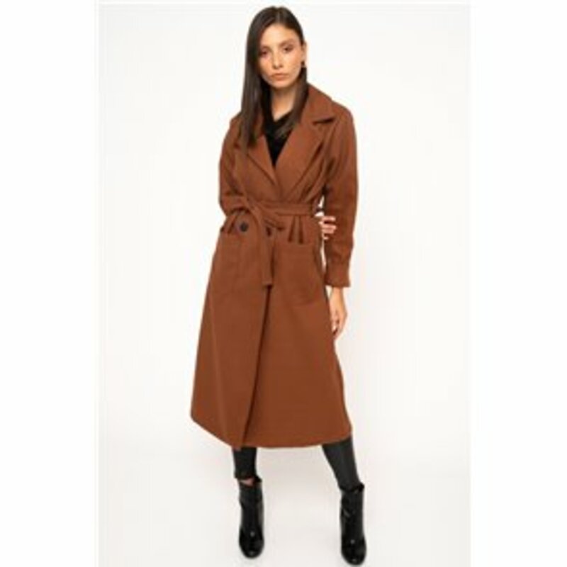 COAT WITH BUTTON AND COLLAR WITH MATCHING BELT