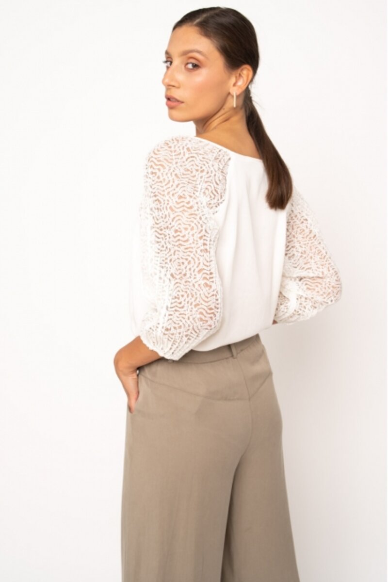 BLOUSE WITH LACE ON THE SLEEVE AND OPENING AT THE DECOLLETAGE