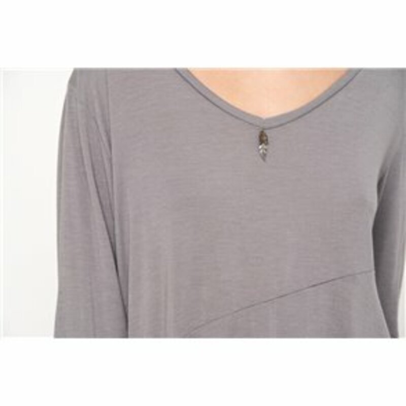 BLOUSE WITH OPENING IN THE NECK AND COLLAR