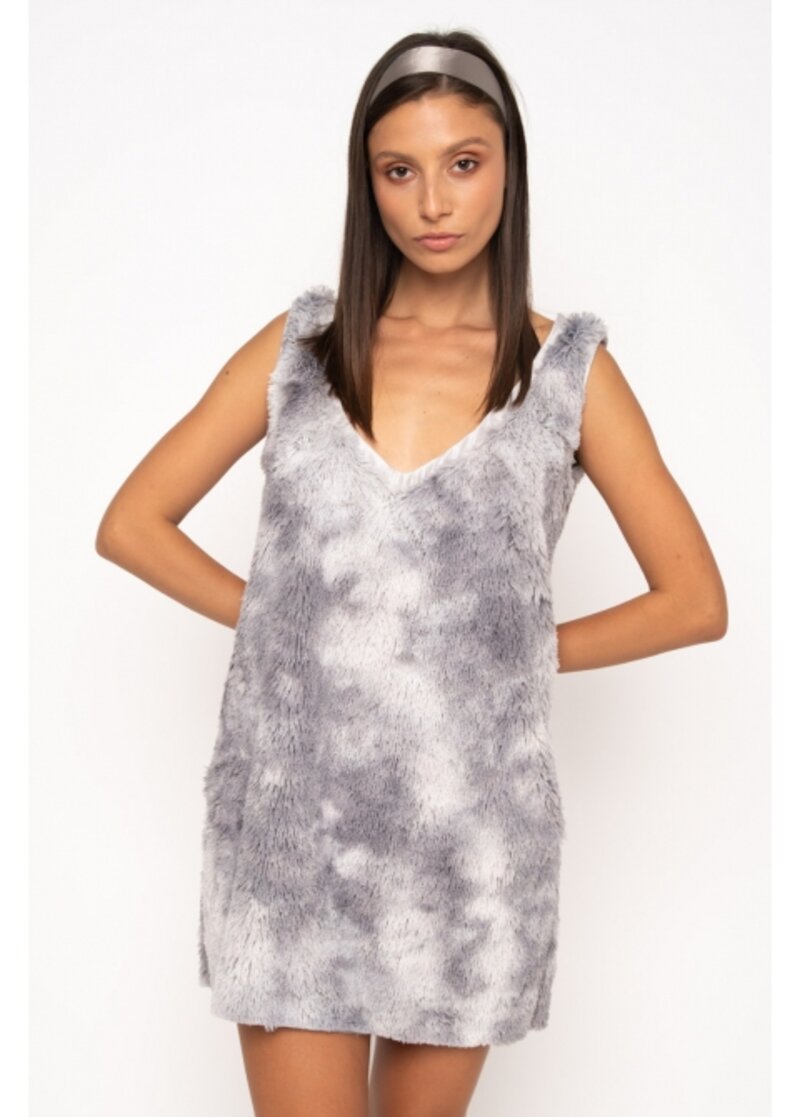 DRESS WITH FUR AND V DECOLLETAGE ON THE BACK