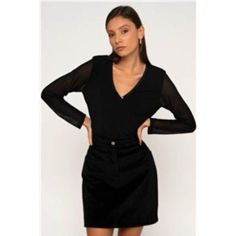 BLOUSE WITH LACE ON THE SLEEVE AND V LEATHER DECOLLETAGE