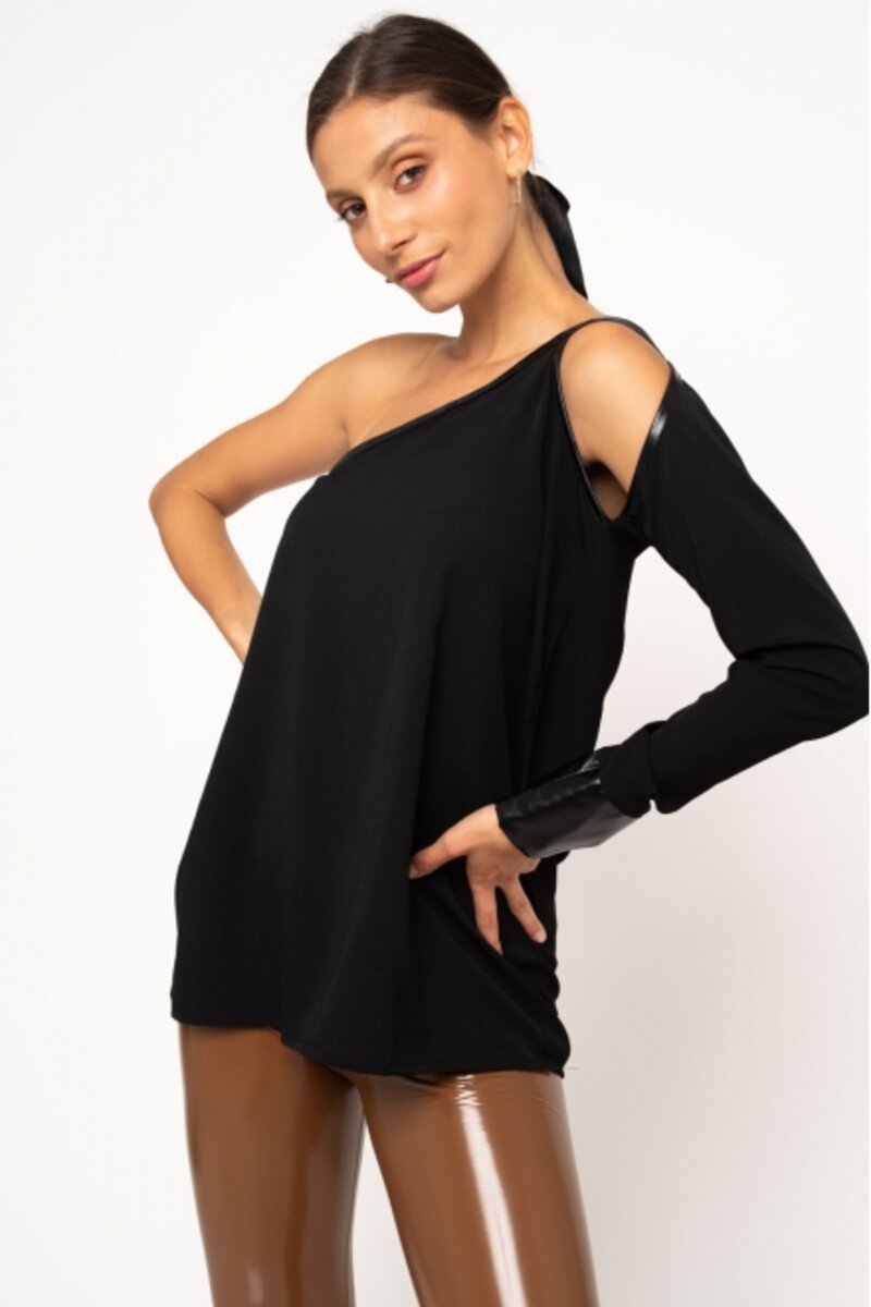 BLOUSE WITH ONE SLEEVE BAGGY AND LEATHER AT THE BOTTON OF THE SLEEVE