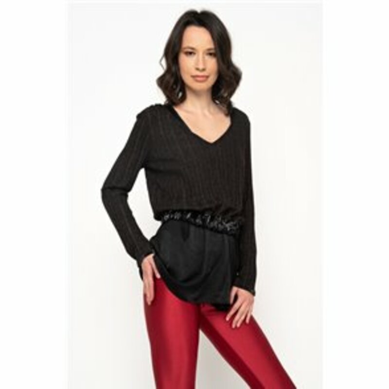 WOOLEN BLOUSE WITH V DECOLLETAGE WITH FRILL AT THE BOTTOM
