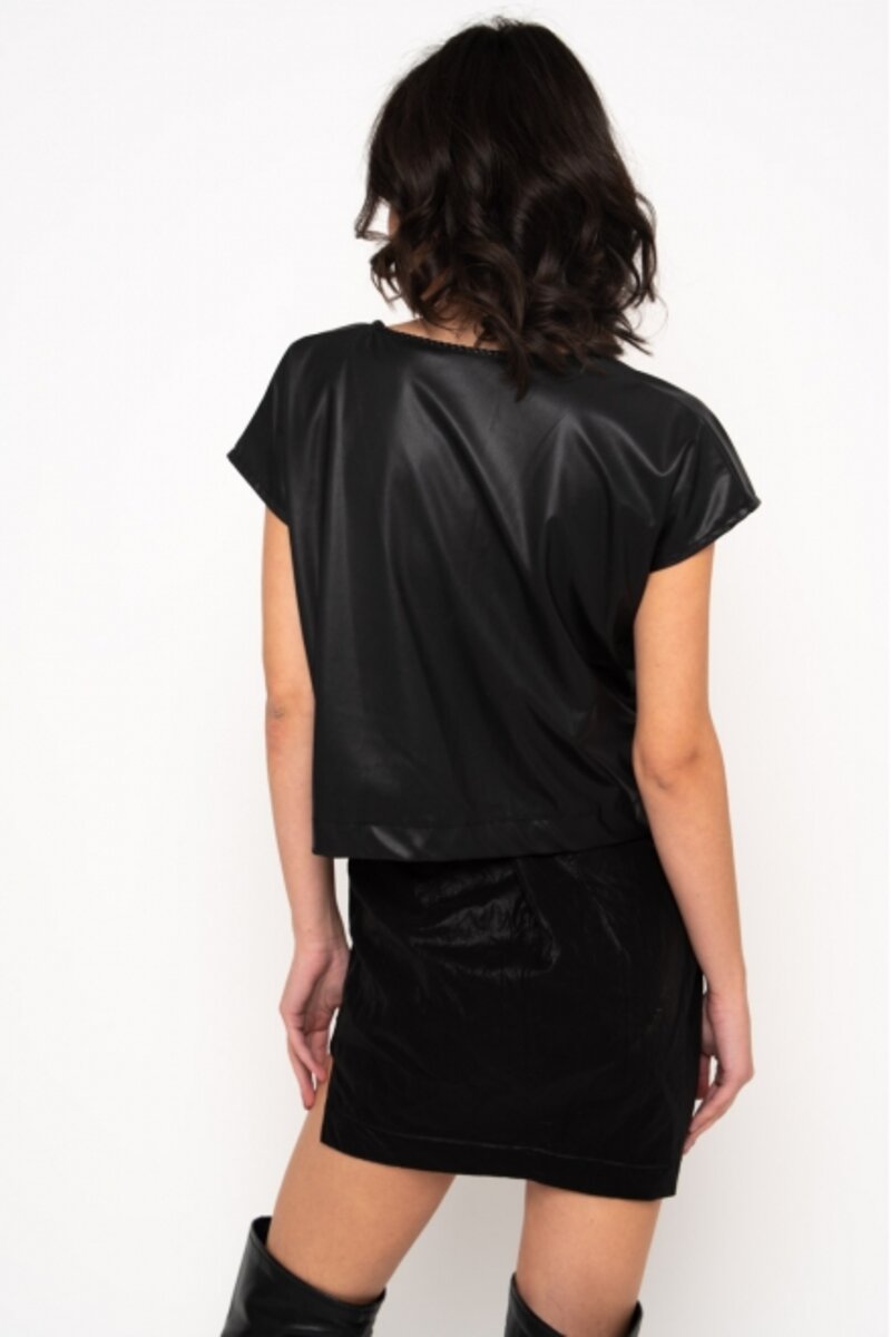 CROP BLOUSE LEATHER WITH V DECOLLETAGE AND BRAID AT THE BOTTOM