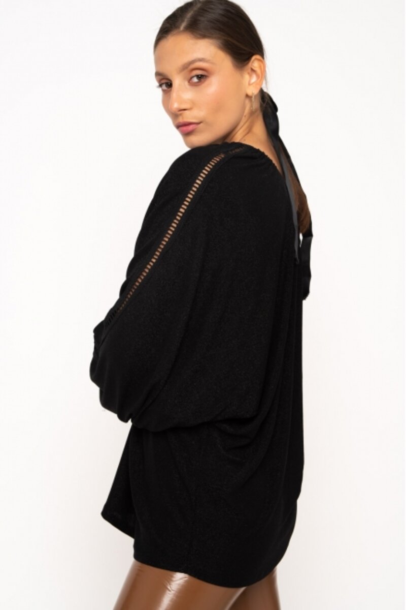 BAGGY BLOUSE WITH ONE SLEEVE AND DESIGN OPENING LACE ON THE SLEEVE