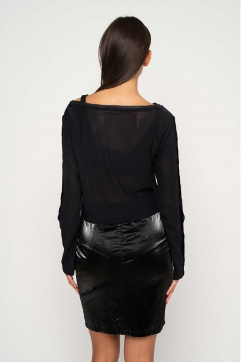 LEATHER SKIRT WITH SMALL OPENING IN FRONT AND GOLD DESIGN